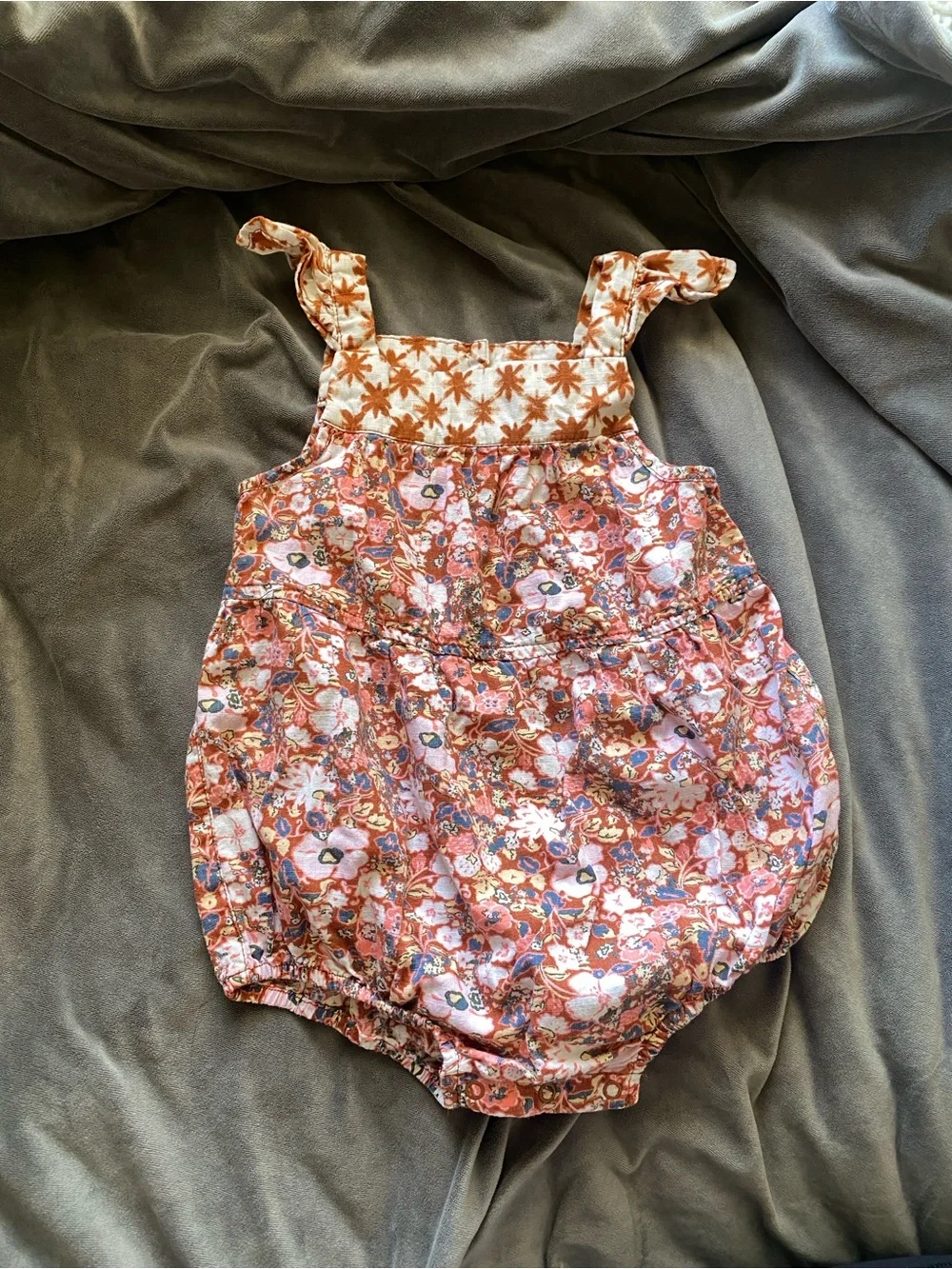 Bundle of Girl clothes 12-18 months